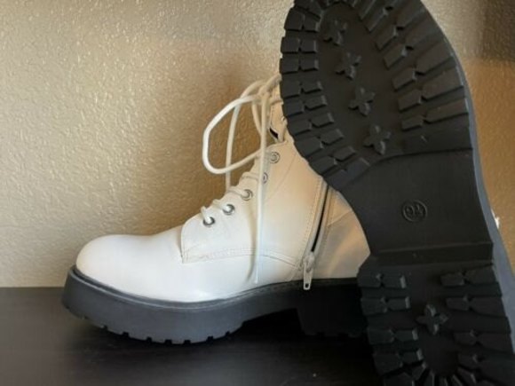 R2 Stomrie White Boots Shoes Womens Size 9.5 NEW With 2 in. Heels White Laces - Picture 7 of 7